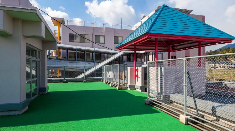 ２号館屋上園庭